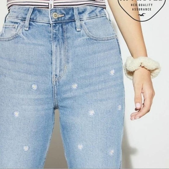 Hollister Denim - Hollister Ultra High Rise Mom Jean Embroidered Daisies Sz 5S Women's W 27 L 25